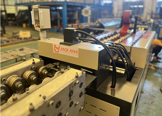 Machine de raccordement de conduits flexibles pour l'industrie HVAC